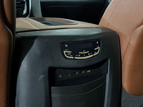 Used 2018 Cadillac Escalade ESV Premium Luxury AWD/4WD image 44