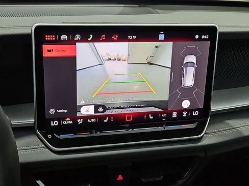 New 2026 Volkswagen Tiguan SE FWD image 19