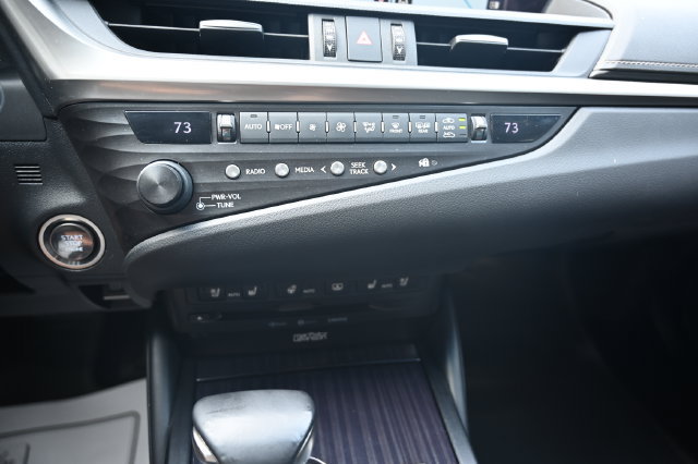 Used 2019 Lexus ES 350 w/ Accessory Package 2 FWD image 17
