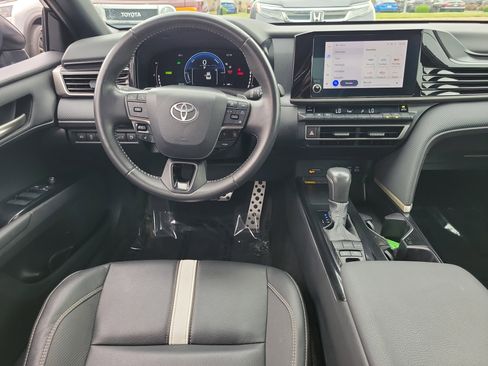 Used 2025 Toyota Camry SE FWD image 10