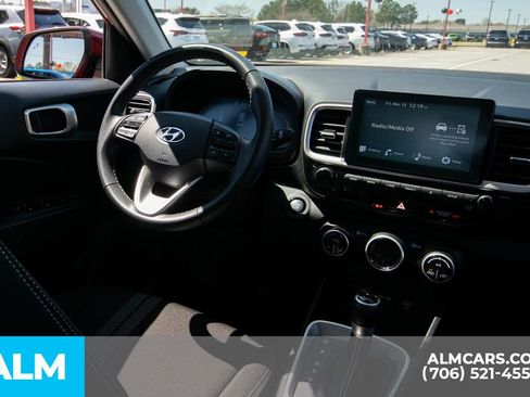 Used 2025 Hyundai Venue SEL FWD image 18