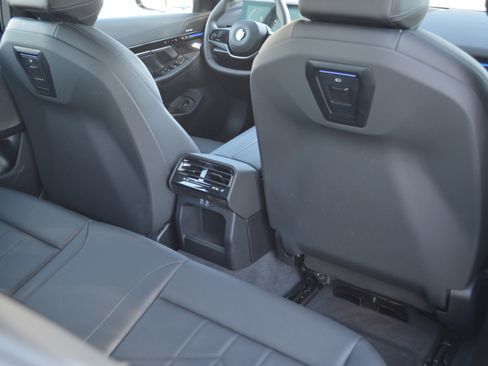 Used 2025 BMW 530i xDrive 530i xDrive w/ Premium Package image 33