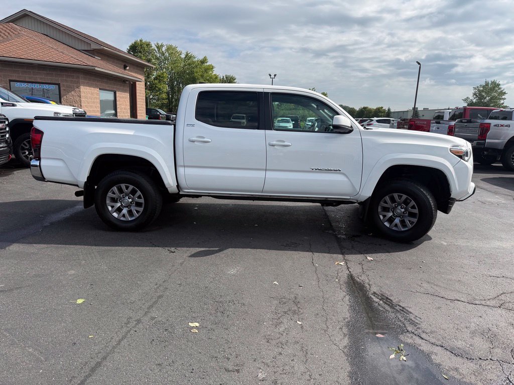 Used 2018 Toyota Tacoma SR5 AWD/4WD image 4