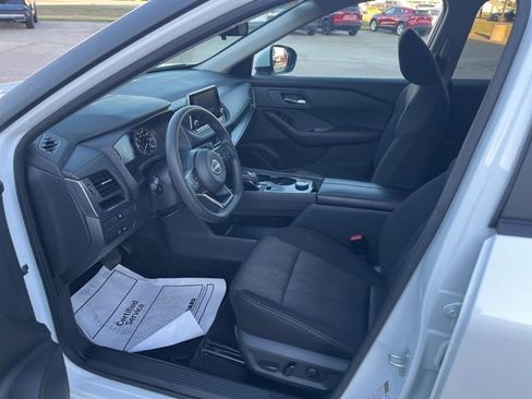 Used 2024 Nissan Rogue SV image 9