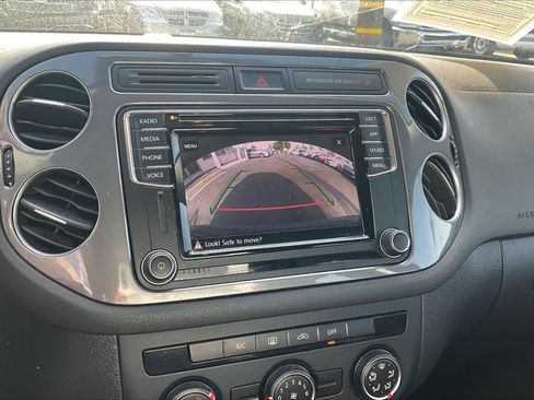 Used 2017 Volkswagen Tiguan Limited w/ Premium Package image 21