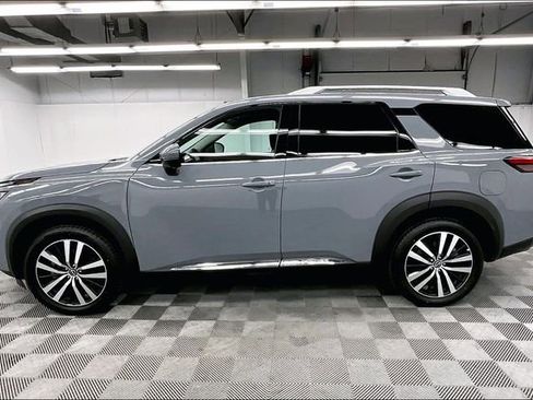 Used 2025 Nissan Pathfinder Platinum AWD/4WD image 14