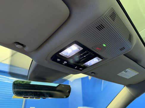 Used 2026 Volkswagen Atlas SE w/ Panoramic Sunroof Package FWD image 23