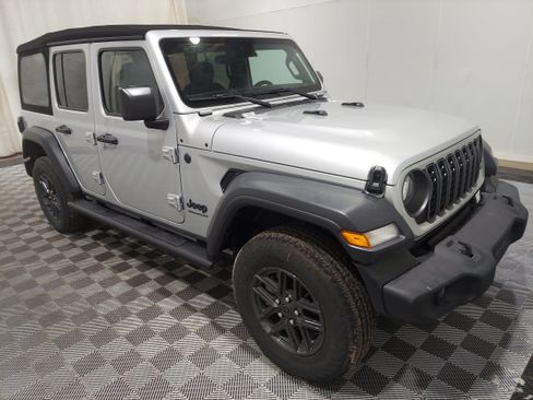 Used 2024 Jeep Wrangler Unlimited Sport AWD/4WD image 4