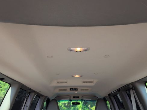 Used 2017 Chevrolet Express 2500 RWD image 31