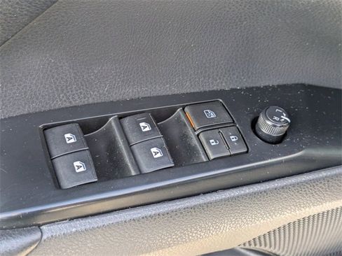 Used 2019 Toyota Camry LE image 10