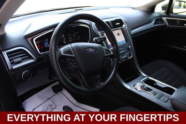 Used 2020 Ford Fusion SE FWD image 2