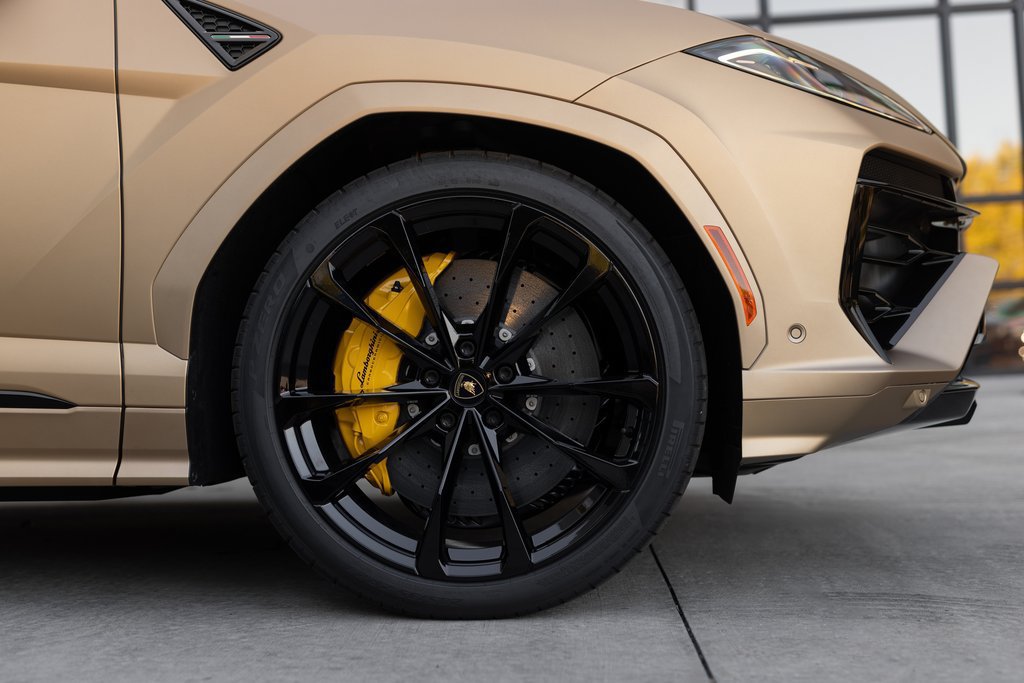 Used 2025 Lamborghini Urus SE AWD/4WD image 4