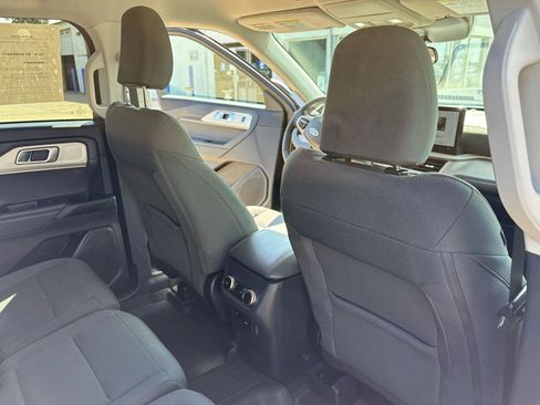 Used 2025 Ford Explorer Active image 46
