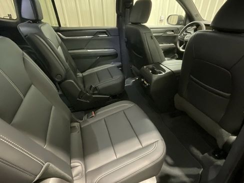 Used 2025 GMC Acadia Elevation w/ Elevation Premium Package image 14