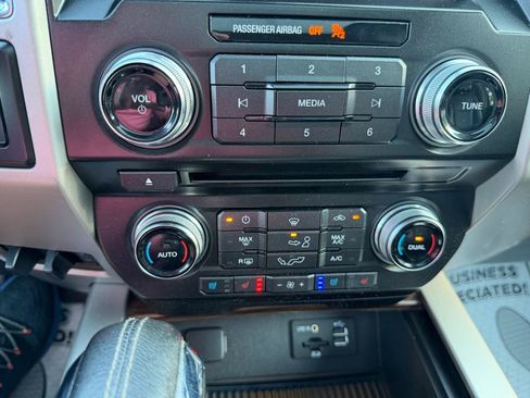 Used 2015 Ford F150 Lariat w/ Equipment Group 502A Luxury AWD/4WD image 15