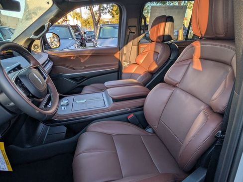New 2026 Lincoln Navigator Reserve AWD/4WD image 11