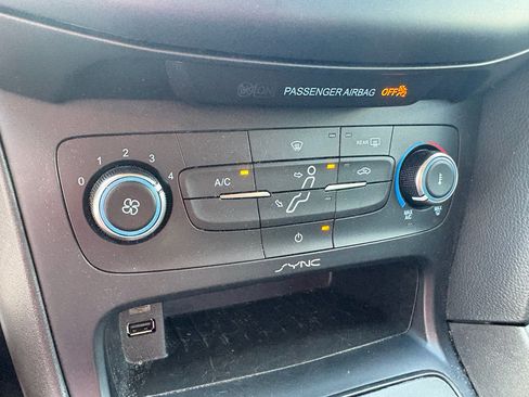 Used 2017 Ford Focus SE FWD image 19