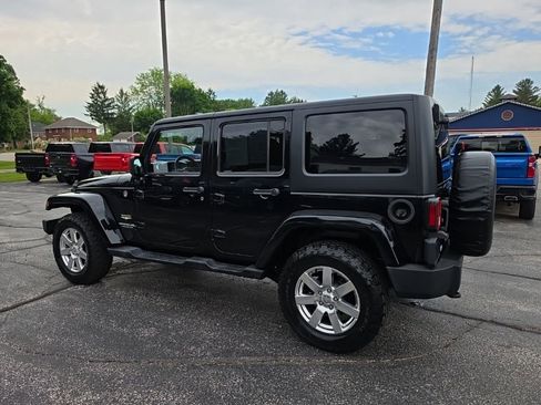 Used 2013 Jeep Wrangler Unlimited Sahara w/ Dual Top Group AWD/4WD image 4