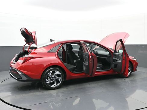 Certified 2025 Hyundai Elantra Sport image 49