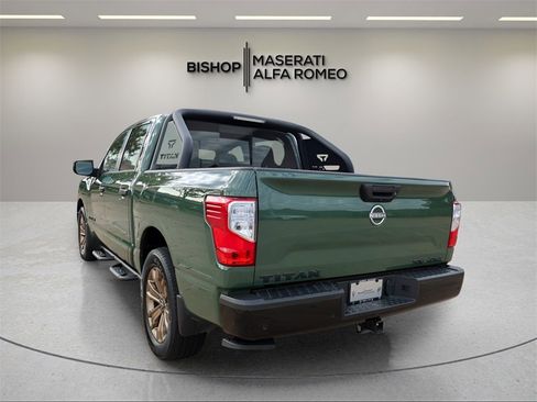 Used 2024 Nissan Titan SV w/ SV Bronze Edition Package image 5