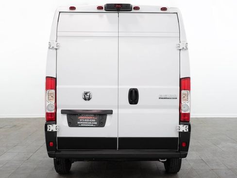 Used 2025 RAM ProMaster 2500 w/ Convenience Group FWD image 8