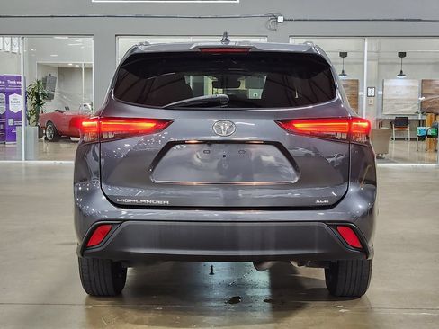 Used 2021 Toyota Highlander XLE FWD image 10