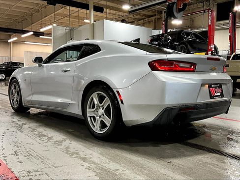 Used 2017 Chevrolet Camaro LT RWD image 4