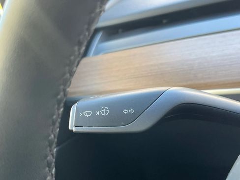 Used 2024 Tesla Model Y Long Range AWD/4WD image 38