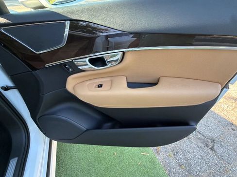 Used 2017 Volvo XC90 T6 Momentum AWD/4WD image 25