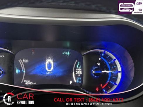 Used 2021 Chrysler Pacifica Touring-L image 24