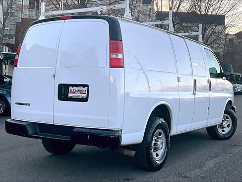 Used 2017 Chevrolet Express 3500 image 11