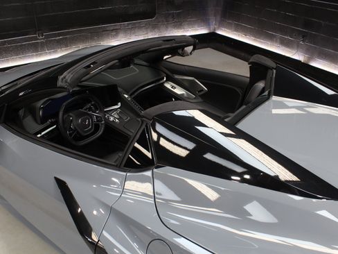 Used 2024 Chevrolet Corvette Stingray Premium Conv w/ Z51 Performance Package RWD image 22