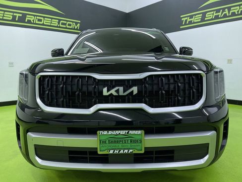 Used 2023 Kia Telluride EX w/ EX Captain's Chair Package image 3