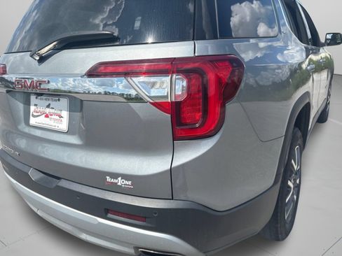 Used 2023 GMC Acadia SLT w/ Preferred Package FWD image 9