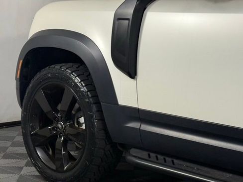 New 2024 Land Rover Defender 110 S image 18