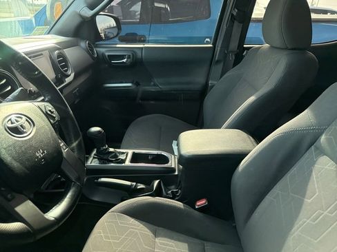 Used 2018 Toyota Tacoma TRD Sport image 3