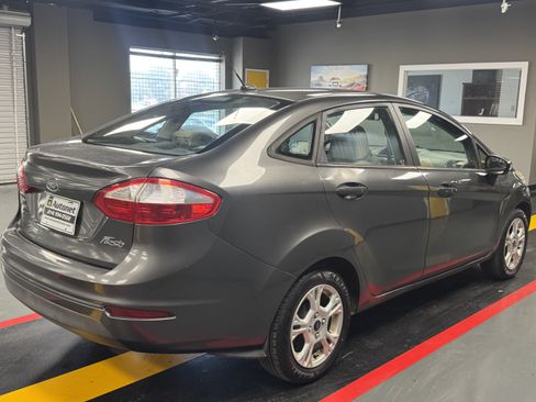 Used 2015 Ford Fiesta SE FWD image 5