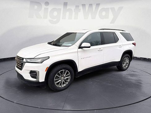Used 2023 Chevrolet Traverse LT image 1