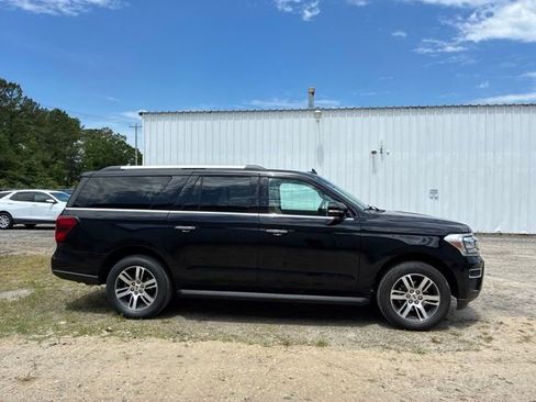 Used 2024 Ford Expedition Max Limited AWD/4WD image 2
