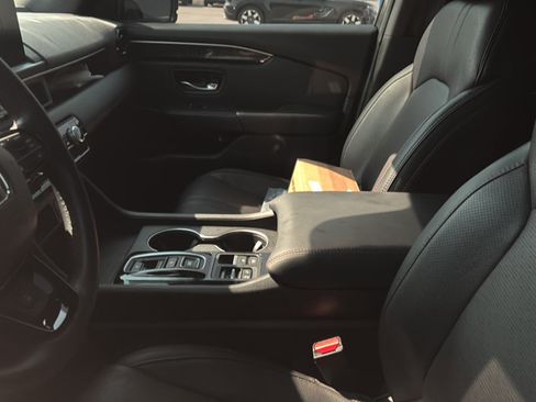 Certified 2025 Honda Pilot Black Edition image 2