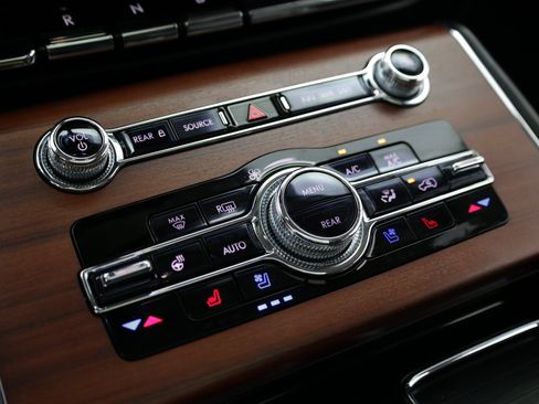 Used 2022 Lincoln Aviator Grand Touring w/ Equipment Group 301A AWD/4WD image 23