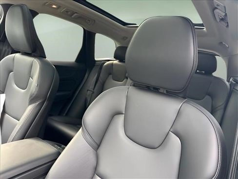 Used 2024 Volvo XC60 B5 Core AWD/4WD image 19