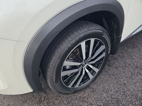 Used 2024 Nissan Pathfinder Platinum w/ Cargo Package image 29