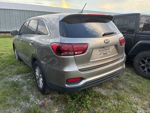 Used 2019 Kia Sorento LX image 2
