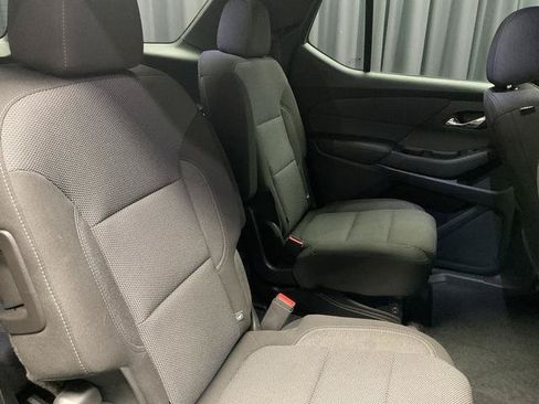 Used 2022 Chevrolet Traverse LT FWD image 16