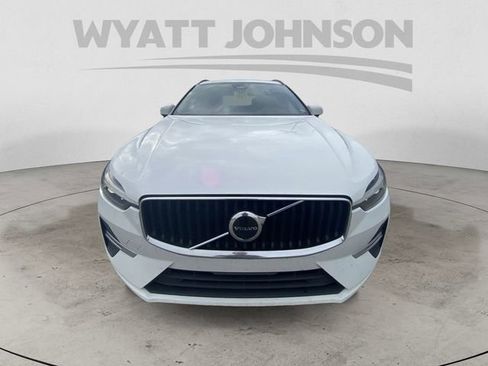 Used 2022 Volvo XC60 B5 Momentum w/ Protection Package Premier FWD image 14