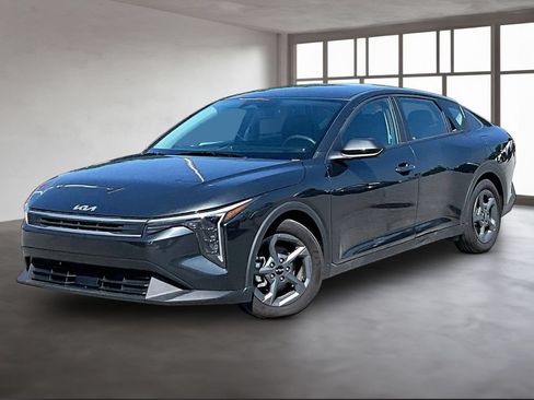 Used 2025 Kia K4 FWD image 2