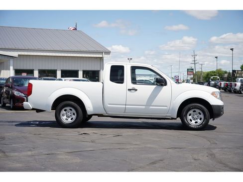 Used 2019 Nissan Frontier S image 2