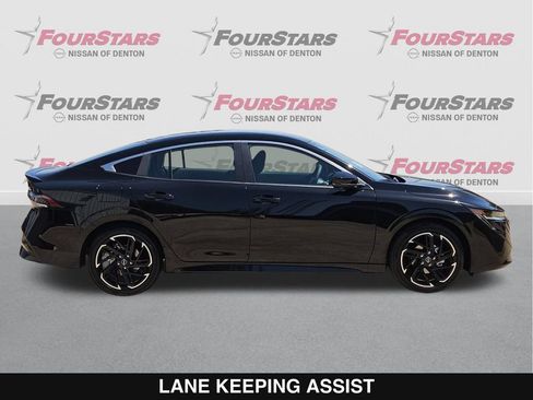 New 2027 Nissan Sentra SR w/ Floor Mat Package FWD image 3