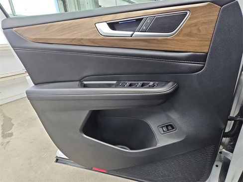 Used 2025 Volkswagen Atlas SE image 27